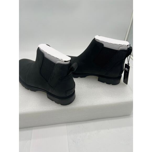 Sorel Emelie lll WP boots.  Women 6. Pull on.
B207 - Picture 14 of 16